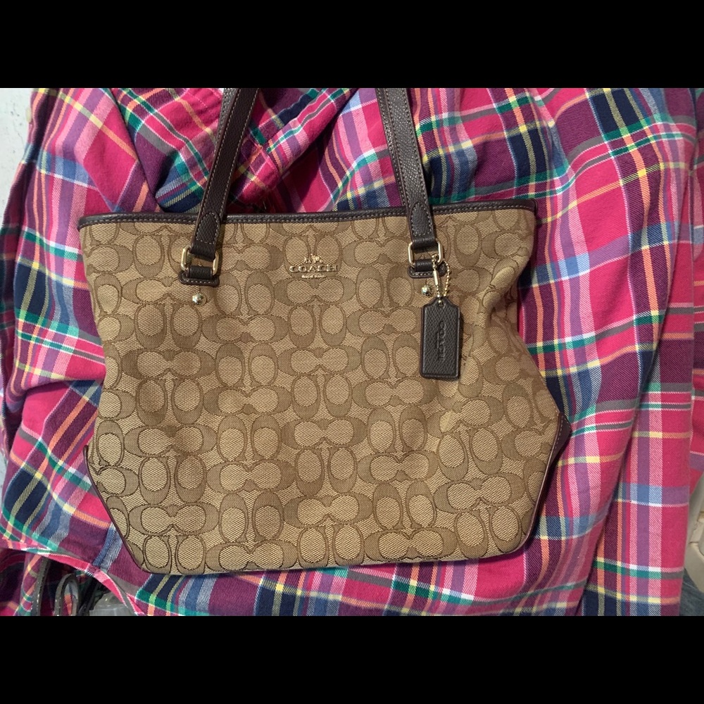 Very nice coach purse